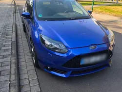 Blau Gebraucht 2012 Ford Focus Sport Limousine | 10.999 € (Fairer Preis)