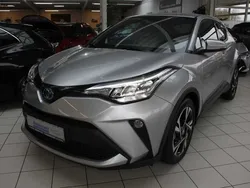 Shimmering silber metallic Neu 2024 Toyota C-HR Team SUV | 28.690 € (Fairer Preis)