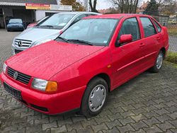 Rot Gebraucht 1996 VW Polo Limousine | 1.200 € (Fairer Preis)