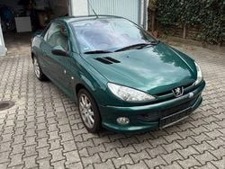 Grün Gebraucht 2003 Peugeot 206 CC Roland Garros Cabrio | 3.200 € (Etwas zu teuer)