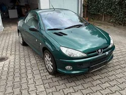 Grün Gebraucht 2003 Peugeot 206 CC Roland Garros Cabrio | 3.200 € (Etwas zu teuer)