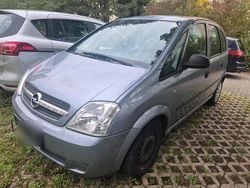 Grau Gebraucht 2005 Opel Meriva Van / Kleinbus | 990 € (Superpreis)
