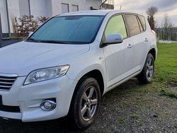 Weiß Gebraucht 2012 Toyota RAV4 SUV | 15.750 € (Etwas zu teuer)
