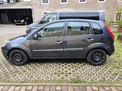 Grau Gebraucht 2007 Ford Fiesta Kleinwagen | 2.300 € (Etwas zu teuer)