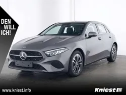 Grau Gebraucht 2023 Mercedes A200 Advanced Limousine | 30.250 € (Fairer Preis)