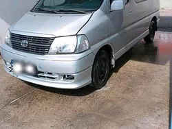 Silber Gebraucht 2007 Toyota HiAce Van / Kleinbus | 8.000 €