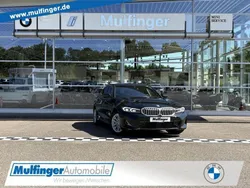 Black sapphire (metallic) Gebraucht 2023 BMW 330e M Sport Limousine | 43.820 € (Etwas zu teuer)