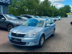 Blau Gebraucht 2010 Skoda Octavia Ambiente Kombi | 3.950 € (Guter Preis)