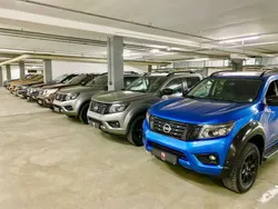 Electric blue metallic Gebraucht 2020 Nissan Navara N-Guard Abholung | 34.999 € (Teuer)