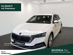 Weiß Gebraucht 2023 Skoda Octavia Style Kombi | 24.450 € (Etwas zu teuer)