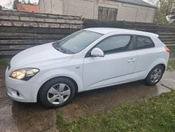 Weiß Gebraucht 2008 Kia Ceed EX Kleinwagen | 4.200 € (Fairer Preis)