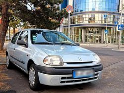 Grau Gebraucht 2001 Renault Clio II Basis Kleinwagen | 720 € (Superpreis)