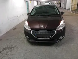 Braun Gebraucht 2013 Peugeot 208 Kleinwagen | 3.400 €