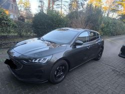 Grau Gebraucht 2022 Ford Focus Titanium Kleinwagen | 16.250 € (Superpreis)