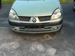 Grün Gebraucht 2003 Renault Clio II Kleinwagen | 900 € (Fairer Preis)