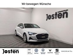 Weiß (gletscherweiß metallic) Gebraucht 2025 Audi A3 Advanced Limousine | 26.790 €