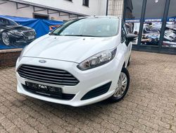Weiß Gebraucht 2015 Ford Fiesta Ambiente Kleinwagen | 4.900 € (Fairer Preis)