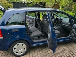 Weiß Gebraucht 2013 Opel Zafira Van / Kleinbus | 7.250 €