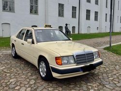 Beige Gebraucht 1991 Mercedes 200 Limousine | 8.498 €