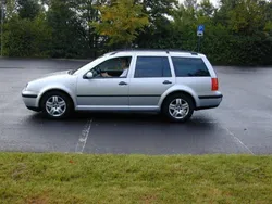 Silber Gebraucht 2002 VW Golf IV Kombi | 900 €