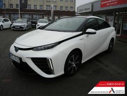Weiß metallic Gebraucht 2015 Toyota Mirai Limousine | 15.980 €
