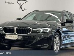 Saphirschwarz Gebraucht 2023 BMW 318 Shadowline Kombi | 27.199 € (Guter Preis)