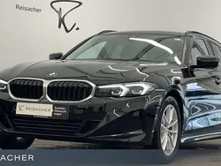 Saphirschwarz Gebraucht 2023 BMW 318 Shadowline Kombi | 29.949 € (Fairer Preis)