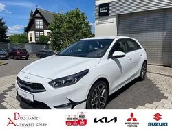 Weiß Neu 2025 Kia Ceed Spirit Limousine | 27.490 € (Fairer Preis)