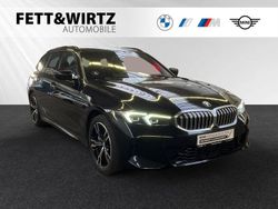 Saphirschwarz metallic Gebraucht 2024 BMW 330 Efficient Dynamics Kombi | 39.190 €