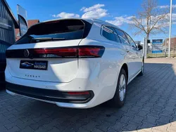 Weiß Gebraucht 2024 VW Passat Business+ Kombi | 35.590 € (Guter Preis)