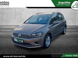 Gold Gebraucht 2017 VW Golf Sportsvan Highline Van / Kleinbus | 14.900 € (Fairer Preis)
