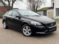 Schwarz Gebraucht 2016 Volvo V40 Momentum Limousine | 9.290 € (Superpreis)