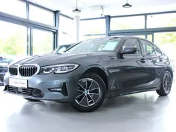 Grau Gebraucht 2021 BMW 318 Advantage Limousine | 25.590 € (Fairer Preis)