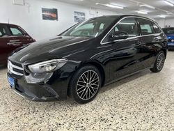 Schwarz Gebraucht 2019 Mercedes B200 Van / Kleinbus | 21.500 € (Fairer Preis)