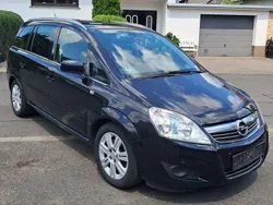 Schwarz Gebraucht 2011 Opel Zafira Design Edition Van / Kleinbus | 2.430 € (Superpreis)