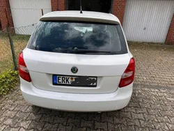 Weiß Gebraucht 2010 Skoda Fabia Cool Edition Kleinwagen | 2.300 €