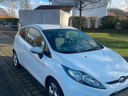 Weiß Gebraucht 2009 Ford Fiesta Titanium Kleinwagen | 2.750 € (Guter Preis)