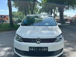 Weiß Gebraucht 2012 VW Touran Comfortline Van / Kleinbus | 8.000 € (Fairer Preis)