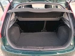 Grün Gebraucht 2004 Ford Fiesta Van / Kleinbus | 2.500 €