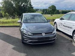 Grau Gebraucht 2018 VW Golf VII Highline Limousine | 12.700 € (Fairer Preis)