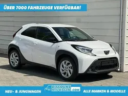 Schneeweiß uni Neu 2024 Toyota Aygo Active Kleinwagen | 17.890 €