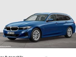 Blau Gebraucht 2022 BMW 320e Sport Line Kombi | 28.880 € (Fairer Preis)