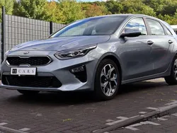 Silber Gebraucht 2021 Kia Ceed Play Limousine | 20.850 € (Fairer Preis)