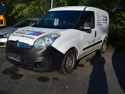 Weiß Gebraucht 2016 Opel Combo Van / Kleinbus | 7.990 € (Fairer Preis)