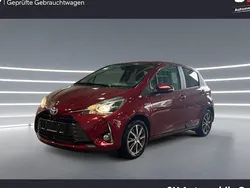 Rot Gebraucht 2019 Toyota Yaris Hybrid Limousine | 13.490 € (Fairer Preis)