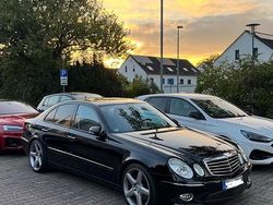 Schwarz Gebraucht 2007 Mercedes E550 AMG Limousine | 19.999 €