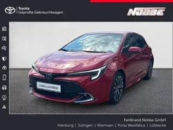 Karminarot metallic Neu 2025 Toyota Corolla Team Limousine | 32.490 €