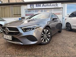 Mountaingrau Gebraucht 2023 Mercedes A180 Advanced Kleinwagen | 23.500 € (Guter Preis)