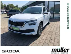 Weiß (moonweiss metallic) Gebraucht 2023 Skoda Kamiq Tour SUV | 28.990 € (Teuer)