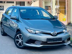 Grau Gebraucht 2016 Toyota Auris Cool Limousine | 10.999 € (Fairer Preis)